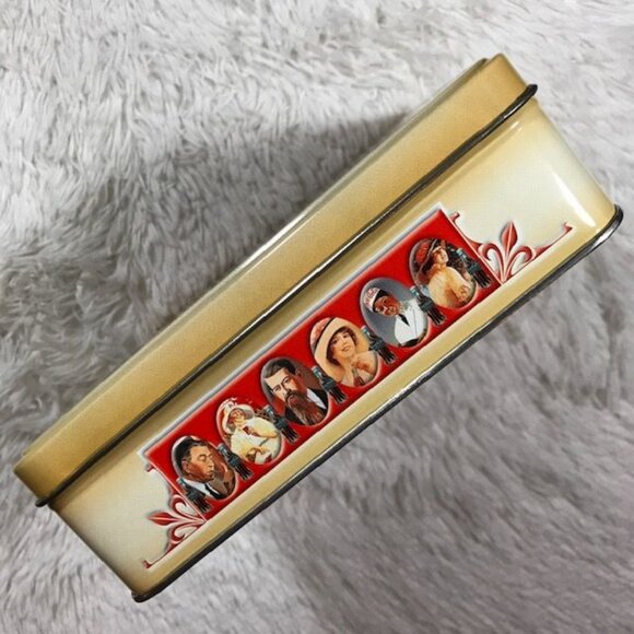 NWOT Coca Cola 'Over 100 Years of Refreshment' 1000pc Puzzle in Collectible Tin - Picture 11 of 12